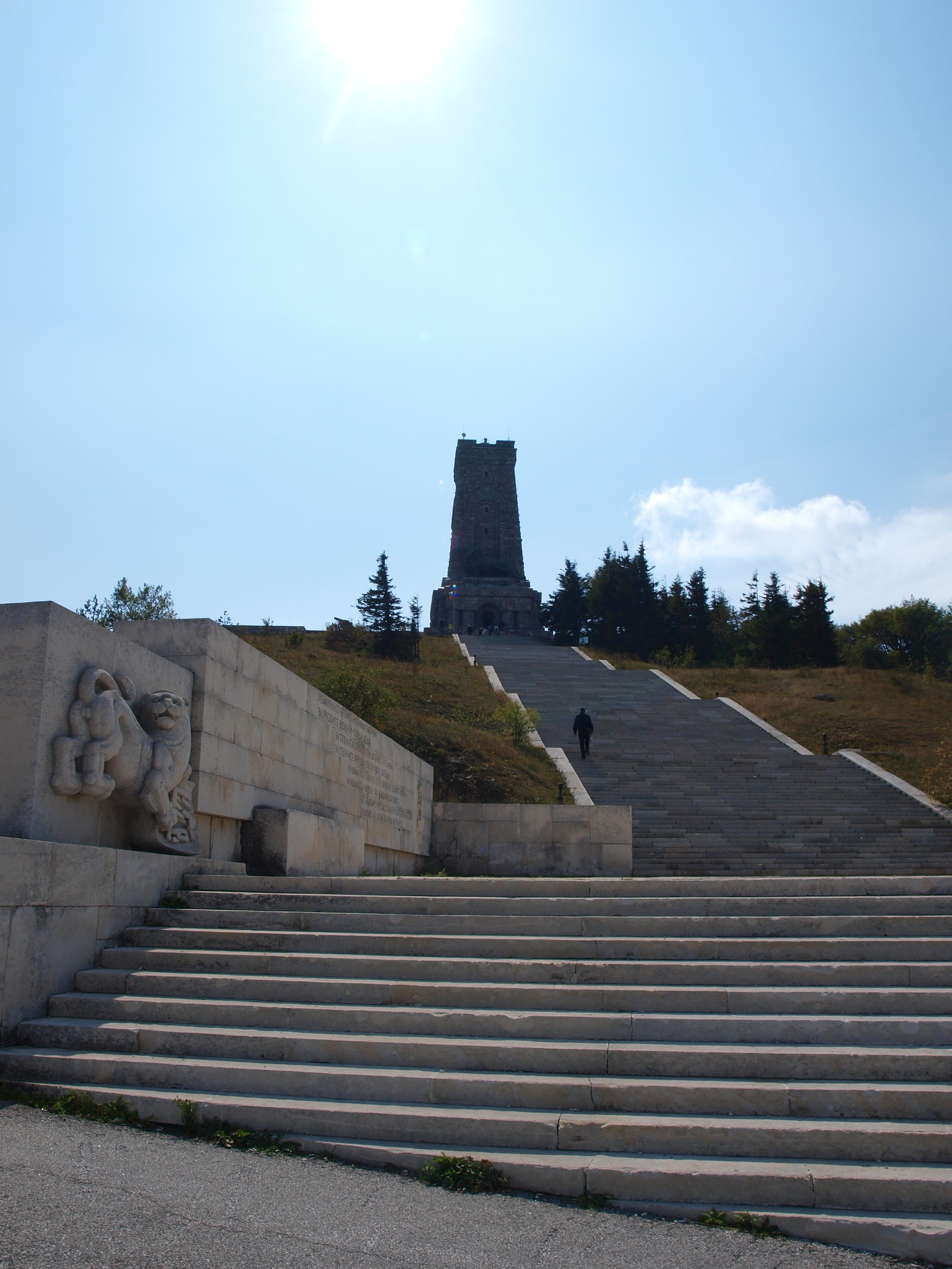 Viele Stufen sind am Shipka-Pass zu erklimmen